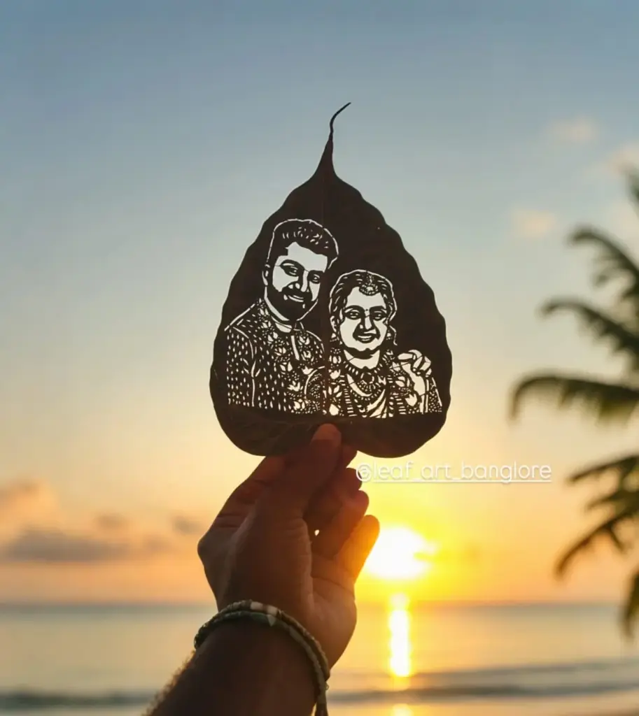 Leaf Carving for a Couple