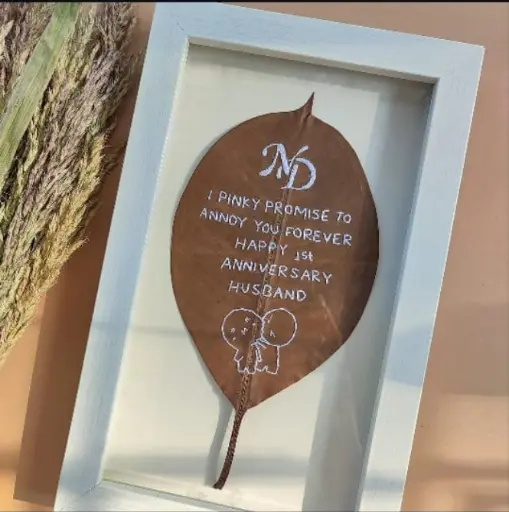 Leaf Embrodery (white frame)